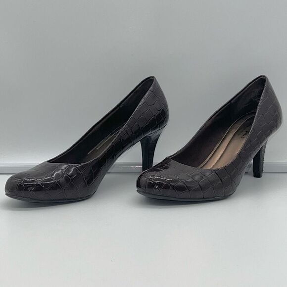 Comfort Plus Croco Embossed Pumps - Picture 3 of 11